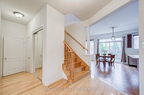 Photo 25 at 6 Linsmary Court, Greensborough, Markham