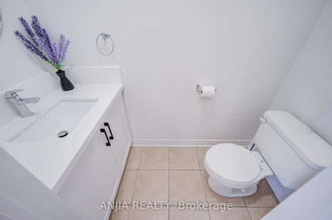 Photo 26 at 6 Linsmary Court, Greensborough, Markham