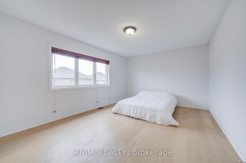 Photo 31 at 6 Linsmary Court, Greensborough, Markham
