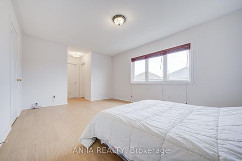 Photo 32 at 6 Linsmary Court, Greensborough, Markham
