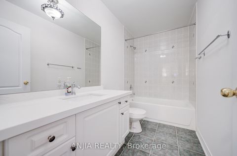 Photo 37 at 6 Linsmary Court, Greensborough, Markham