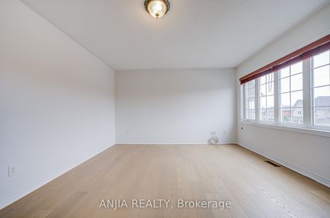 Photo 40 at 6 Linsmary Court, Greensborough, Markham