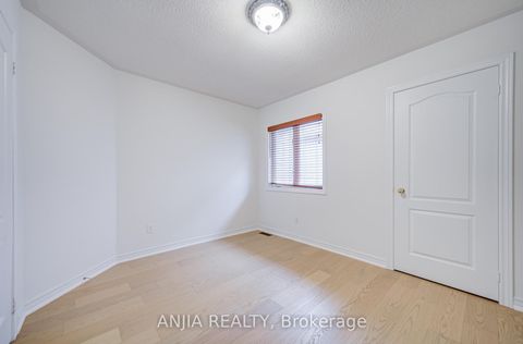 Photo 42 at 6 Linsmary Court, Greensborough, Markham