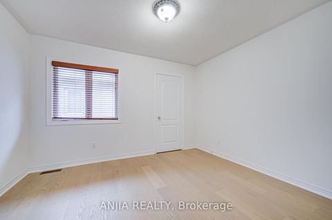 Photo 43 at 6 Linsmary Court, Greensborough, Markham