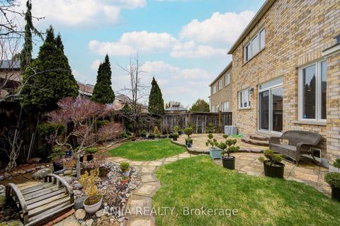 Photo 44 at 6 Linsmary Court, Greensborough, Markham