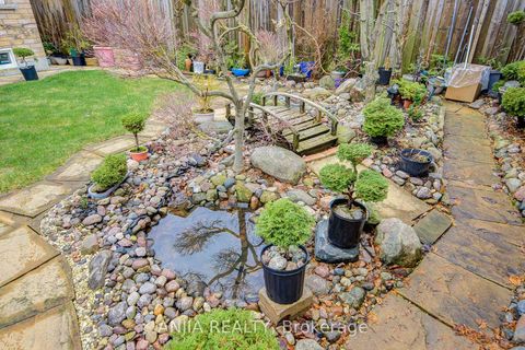 Photo 46 at 6 Linsmary Court, Greensborough, Markham
