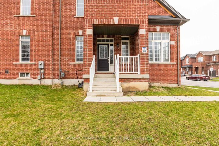 Photo 2 at 2 Titan Trail, Cedarwood, Markham