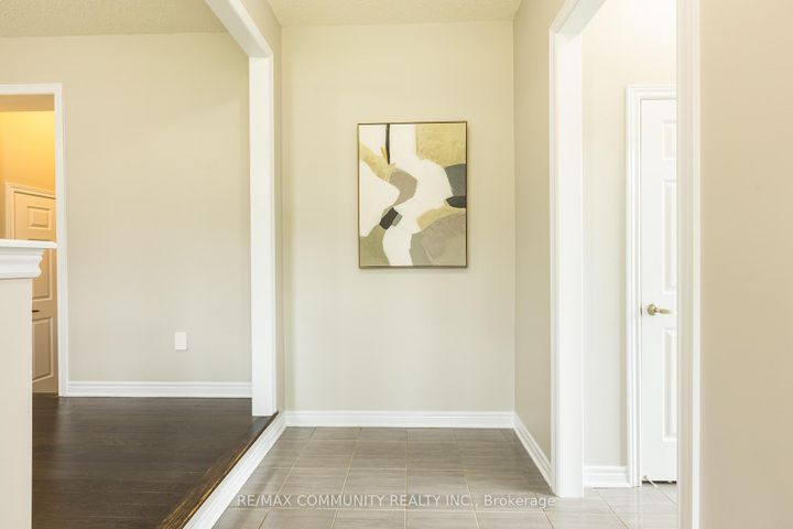 Photo 4 at 2 Titan Trail, Cedarwood, Markham