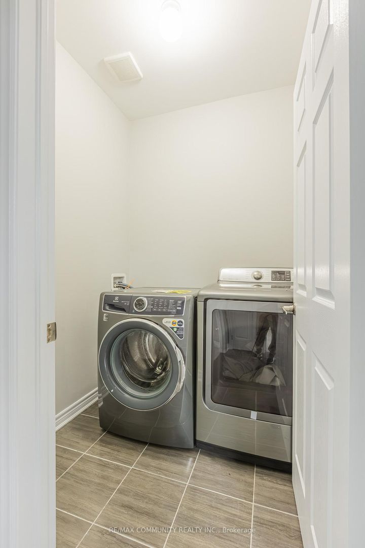 Photo 33 at 2 Titan Trail, Cedarwood, Markham