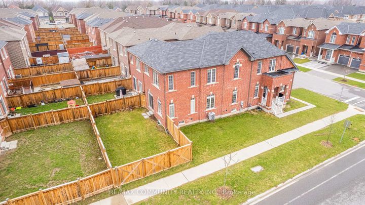 Photo 41 at 2 Titan Trail, Cedarwood, Markham