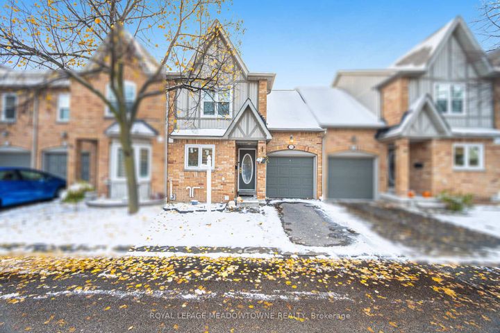 Photo 1 at 15B - 5865 Dalebrook Crescent, Central Erin Mills, Mississauga