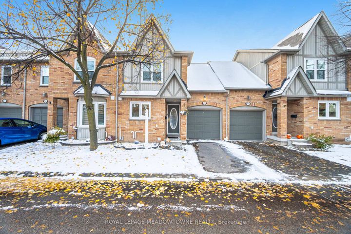 Photo 2 at 15B - 5865 Dalebrook Crescent, Central Erin Mills, Mississauga