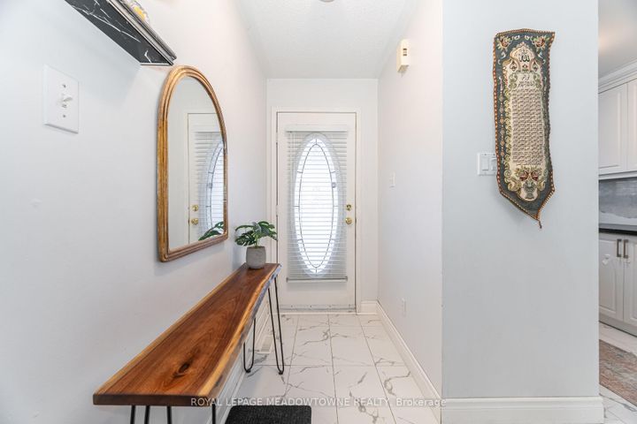 Photo 4 at 15B - 5865 Dalebrook Crescent, Central Erin Mills, Mississauga