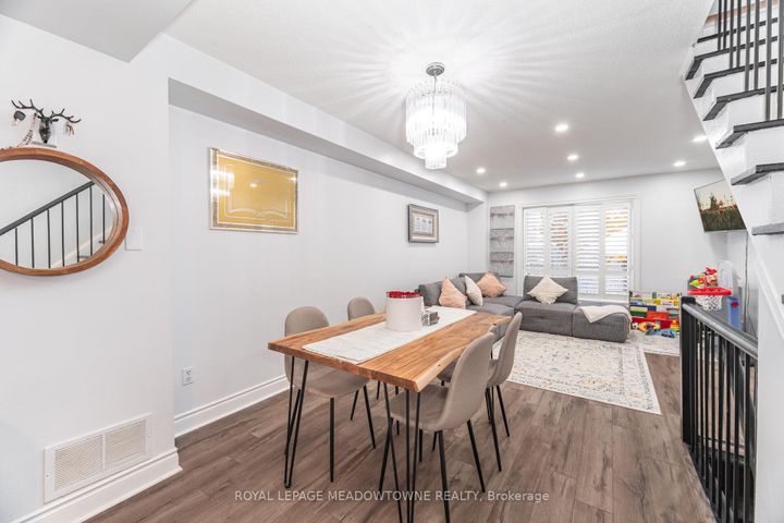 Photo 10 at 15B - 5865 Dalebrook Crescent, Central Erin Mills, Mississauga