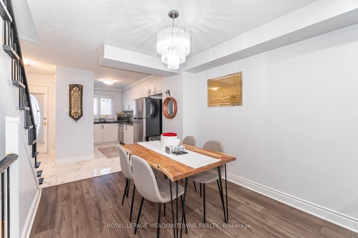 Photo 11 at 15B - 5865 Dalebrook Crescent, Central Erin Mills, Mississauga