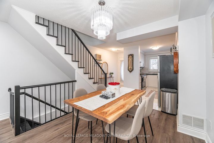 Photo 12 at 15B - 5865 Dalebrook Crescent, Central Erin Mills, Mississauga