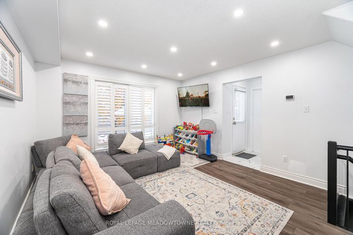 Photo 13 at 15B - 5865 Dalebrook Crescent, Central Erin Mills, Mississauga