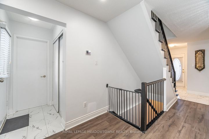 Photo 25 at 15B - 5865 Dalebrook Crescent, Central Erin Mills, Mississauga