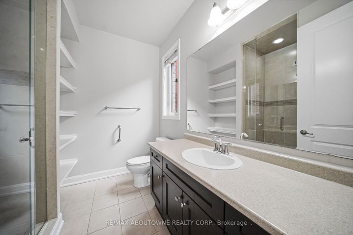 Photo 5 at 224 Cherryhurst Road, GO Glenorchy, Oakville