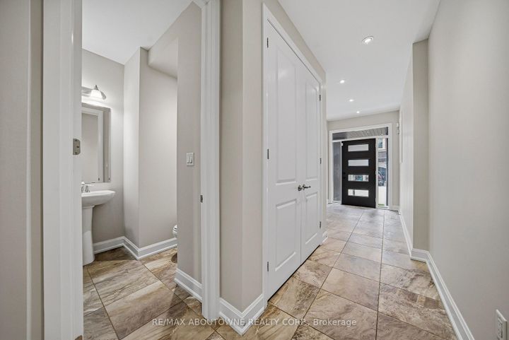 Photo 7 at 224 Cherryhurst Road, GO Glenorchy, Oakville