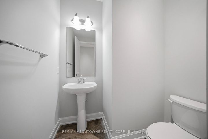 Photo 8 at 224 Cherryhurst Road, GO Glenorchy, Oakville