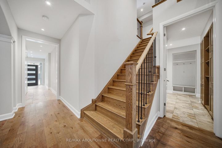 Photo 9 at 224 Cherryhurst Road, GO Glenorchy, Oakville