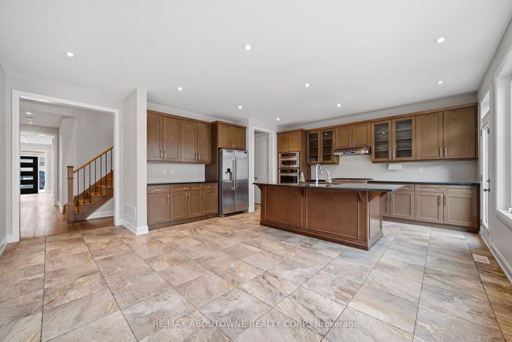 Photo 11 at 224 Cherryhurst Road, GO Glenorchy, Oakville