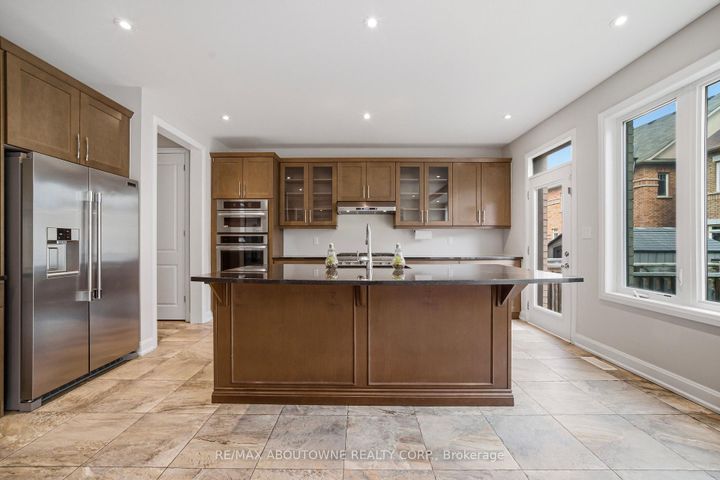 Photo 12 at 224 Cherryhurst Road, GO Glenorchy, Oakville