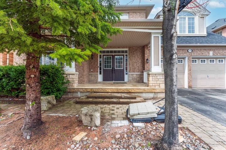 Photo 1 at 2299 Glazebrook Circle, WM Westmount, Oakville