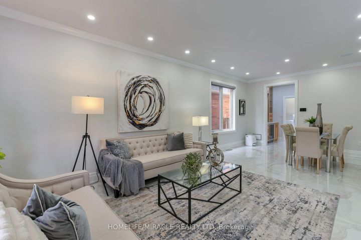 Photo 9 at 2299 Glazebrook Circle, WM Westmount, Oakville