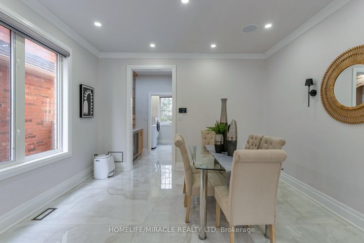 Photo 11 at 2299 Glazebrook Circle, WM Westmount, Oakville