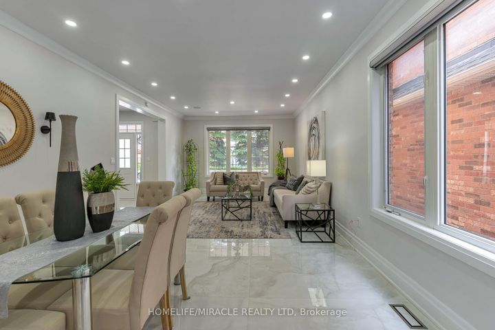 Photo 12 at 2299 Glazebrook Circle, WM Westmount, Oakville