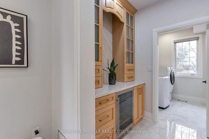 Photo 13 at 2299 Glazebrook Circle, WM Westmount, Oakville