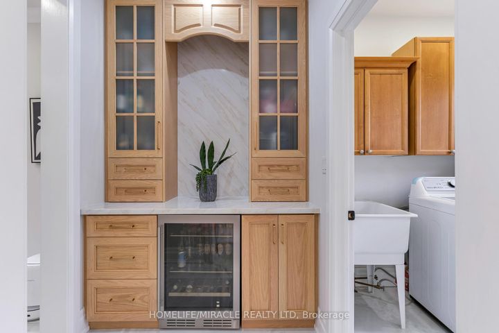 Photo 14 at 2299 Glazebrook Circle, WM Westmount, Oakville