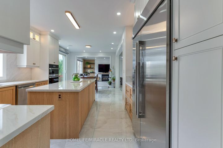 Photo 15 at 2299 Glazebrook Circle, WM Westmount, Oakville