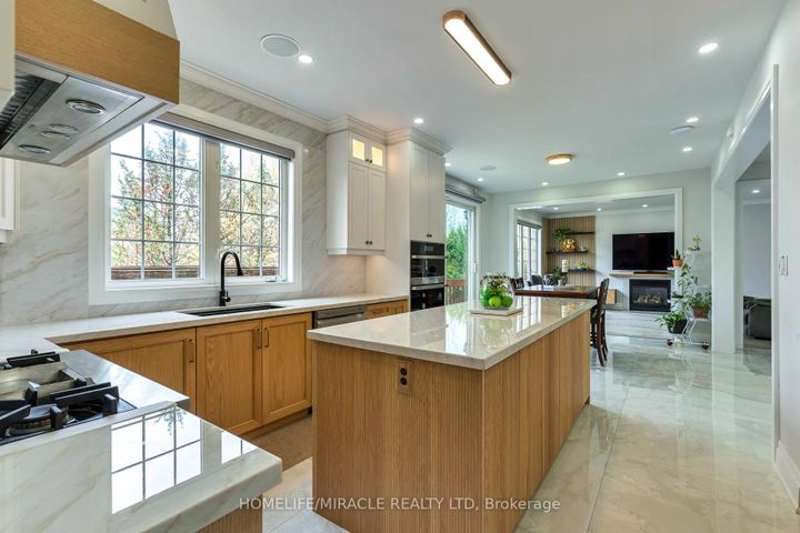 Photo 16 at 2299 Glazebrook Circle, WM Westmount, Oakville