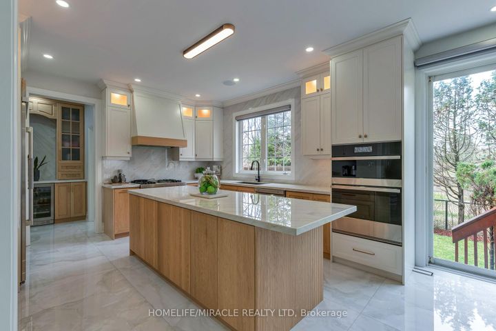 Photo 19 at 2299 Glazebrook Circle, WM Westmount, Oakville