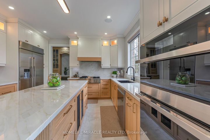 Photo 20 at 2299 Glazebrook Circle, WM Westmount, Oakville