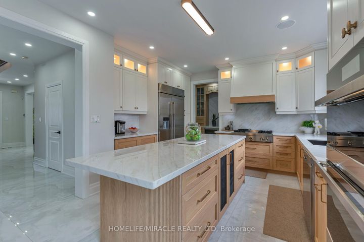 Photo 21 at 2299 Glazebrook Circle, WM Westmount, Oakville