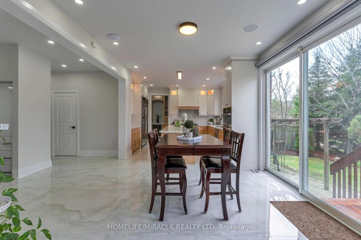 Photo 23 at 2299 Glazebrook Circle, WM Westmount, Oakville