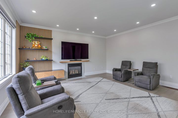 Photo 24 at 2299 Glazebrook Circle, WM Westmount, Oakville