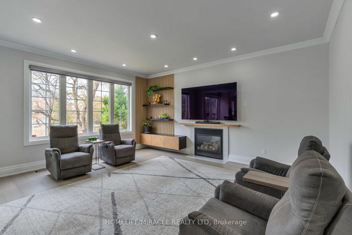 Photo 25 at 2299 Glazebrook Circle, WM Westmount, Oakville