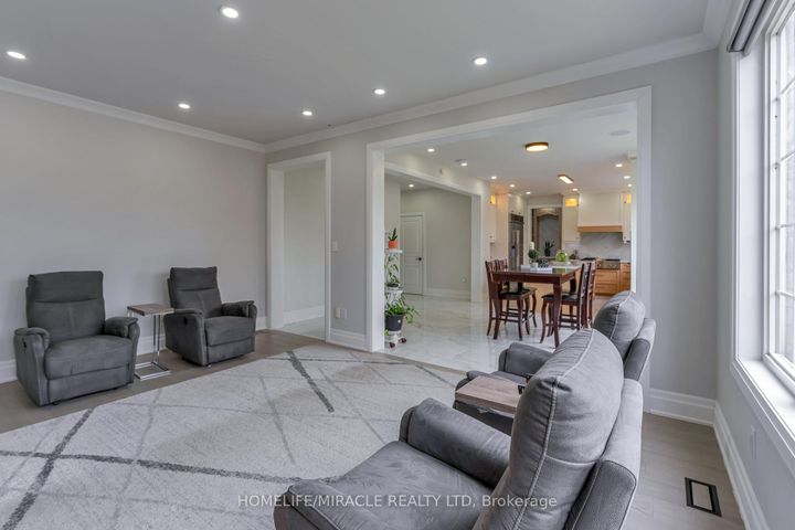 Photo 26 at 2299 Glazebrook Circle, WM Westmount, Oakville