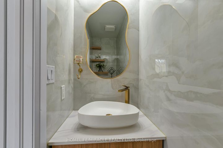 Photo 27 at 2299 Glazebrook Circle, WM Westmount, Oakville