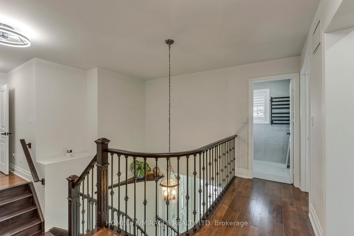 Photo 29 at 2299 Glazebrook Circle, WM Westmount, Oakville