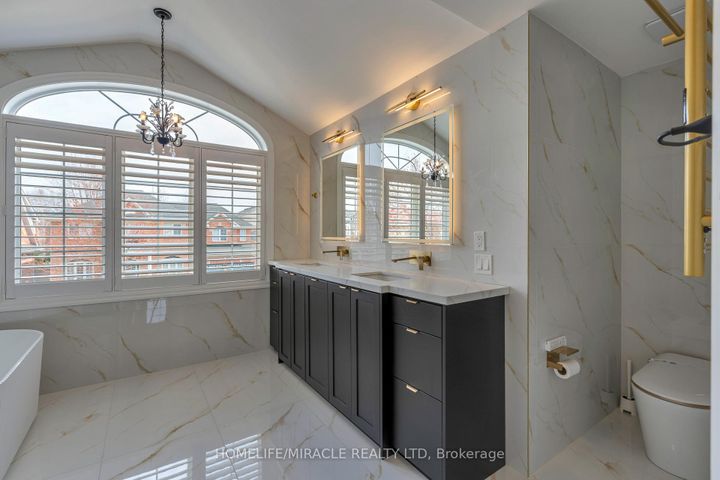 Photo 30 at 2299 Glazebrook Circle, WM Westmount, Oakville