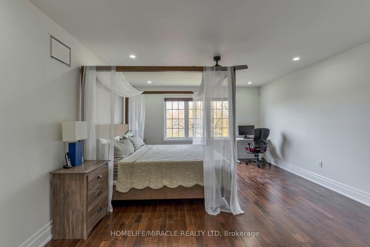 Photo 33 at 2299 Glazebrook Circle, WM Westmount, Oakville