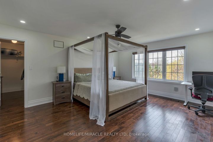 Photo 34 at 2299 Glazebrook Circle, WM Westmount, Oakville