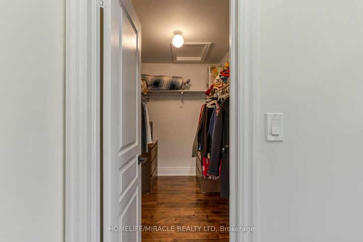 Photo 35 at 2299 Glazebrook Circle, WM Westmount, Oakville