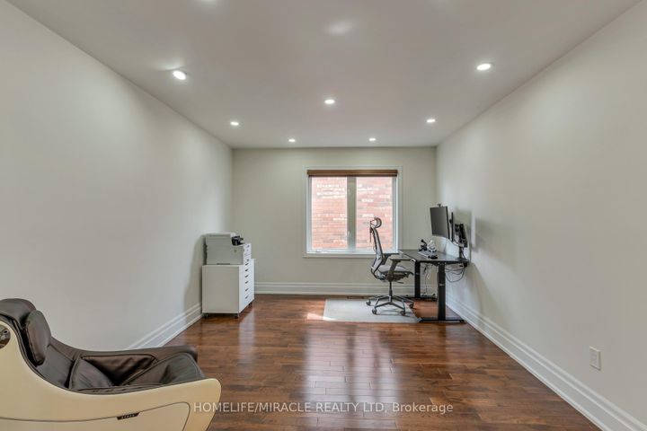 Photo 36 at 2299 Glazebrook Circle, WM Westmount, Oakville